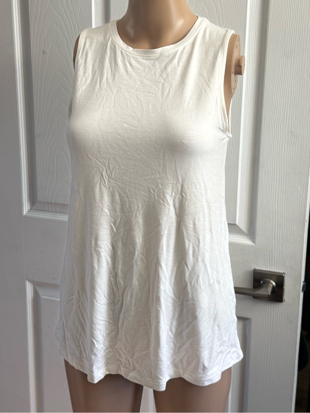 Women’s White Sleeveless Stretchy Round Hem Tank Top Size XSmall